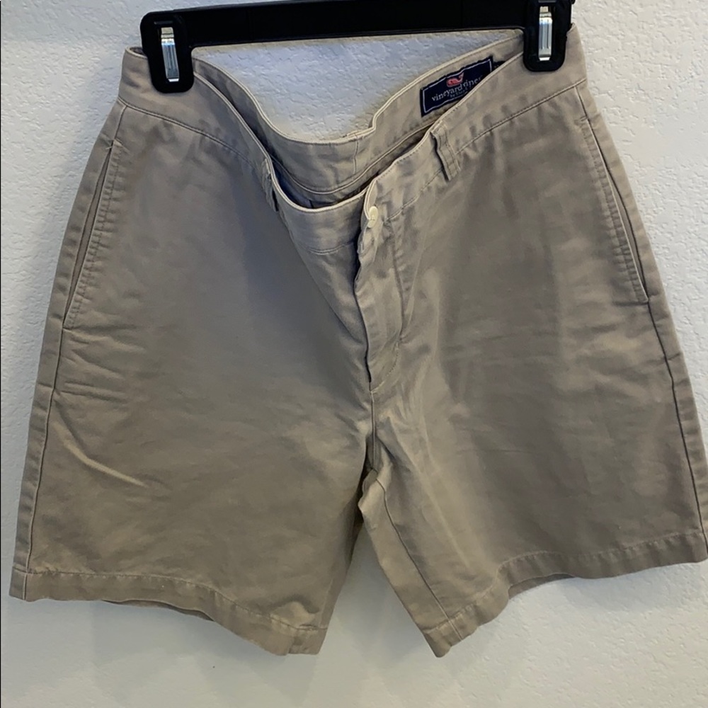 Great condition vineyard vines 9” twill shorts